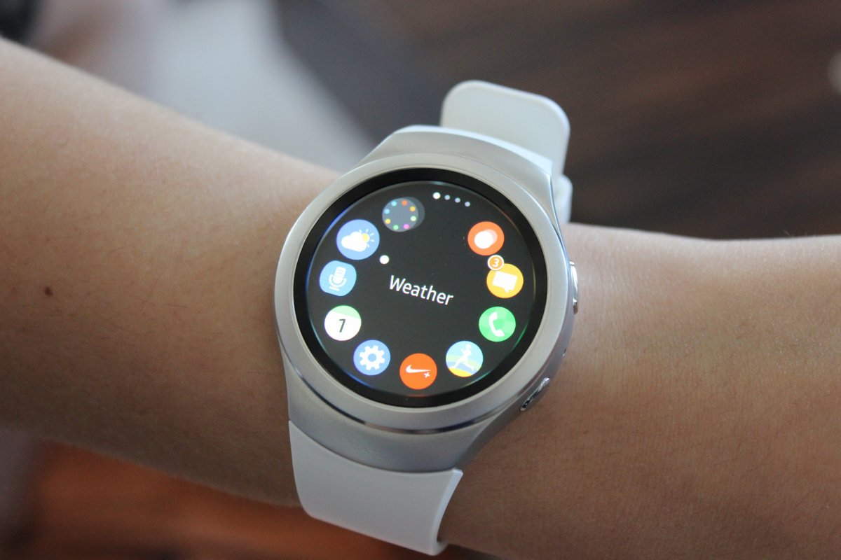 both-gear-s2s-will-run-samsungs-own-tizen-smartwatch-operating-system-which-will-be-compatible-with-android-phones-running-android-44-and-up-this-is-the-app-hub